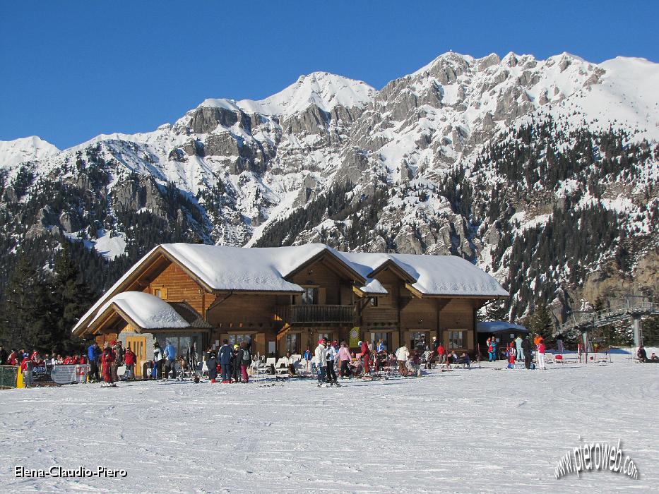32 Il rifugio Gremei.jpg